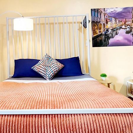 Spacious Cozy Suite At The Venice Mall With Free Parking And Washing Machine (Adults Only) Тагуиг Екстериор снимка