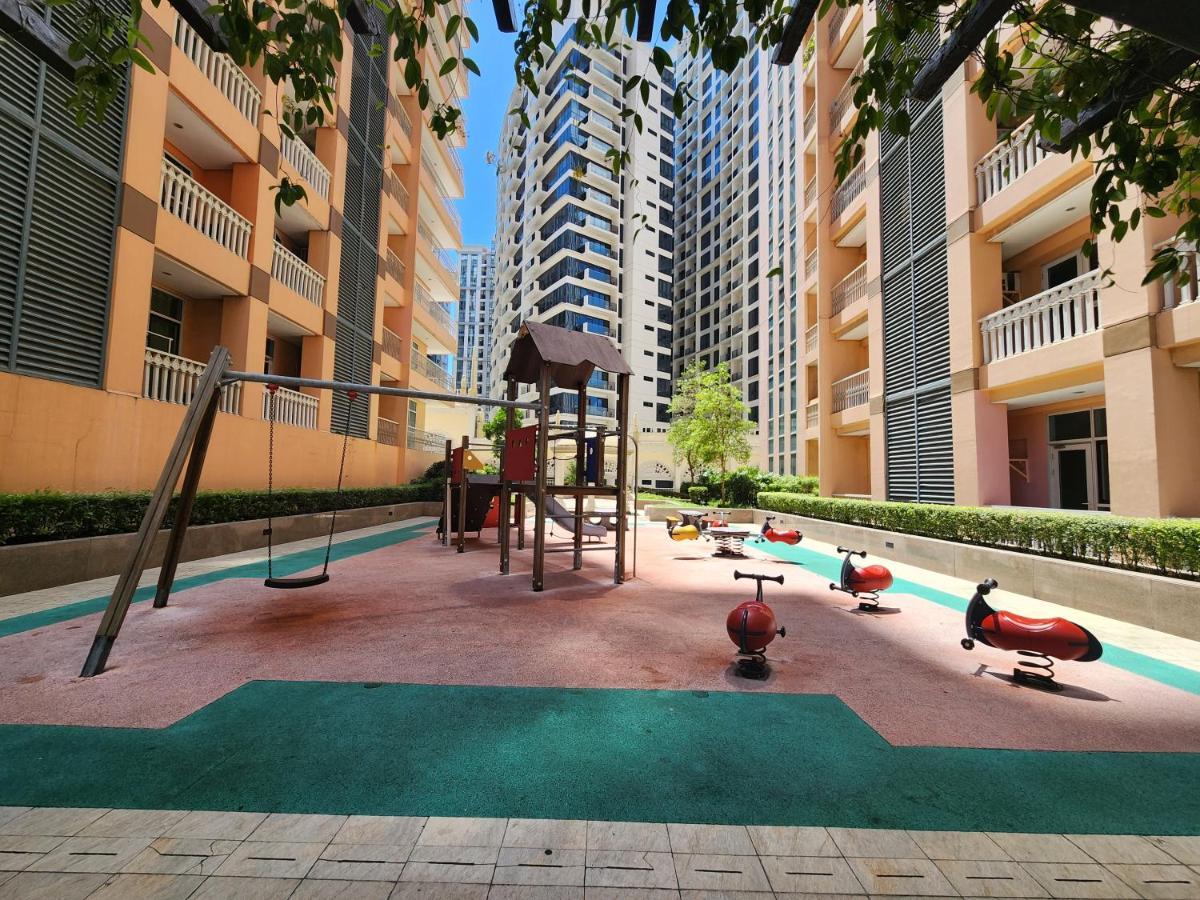 Spacious Cozy Suite At The Venice Mall With Free Parking And Washing Machine (Adults Only) Тагуиг Екстериор снимка