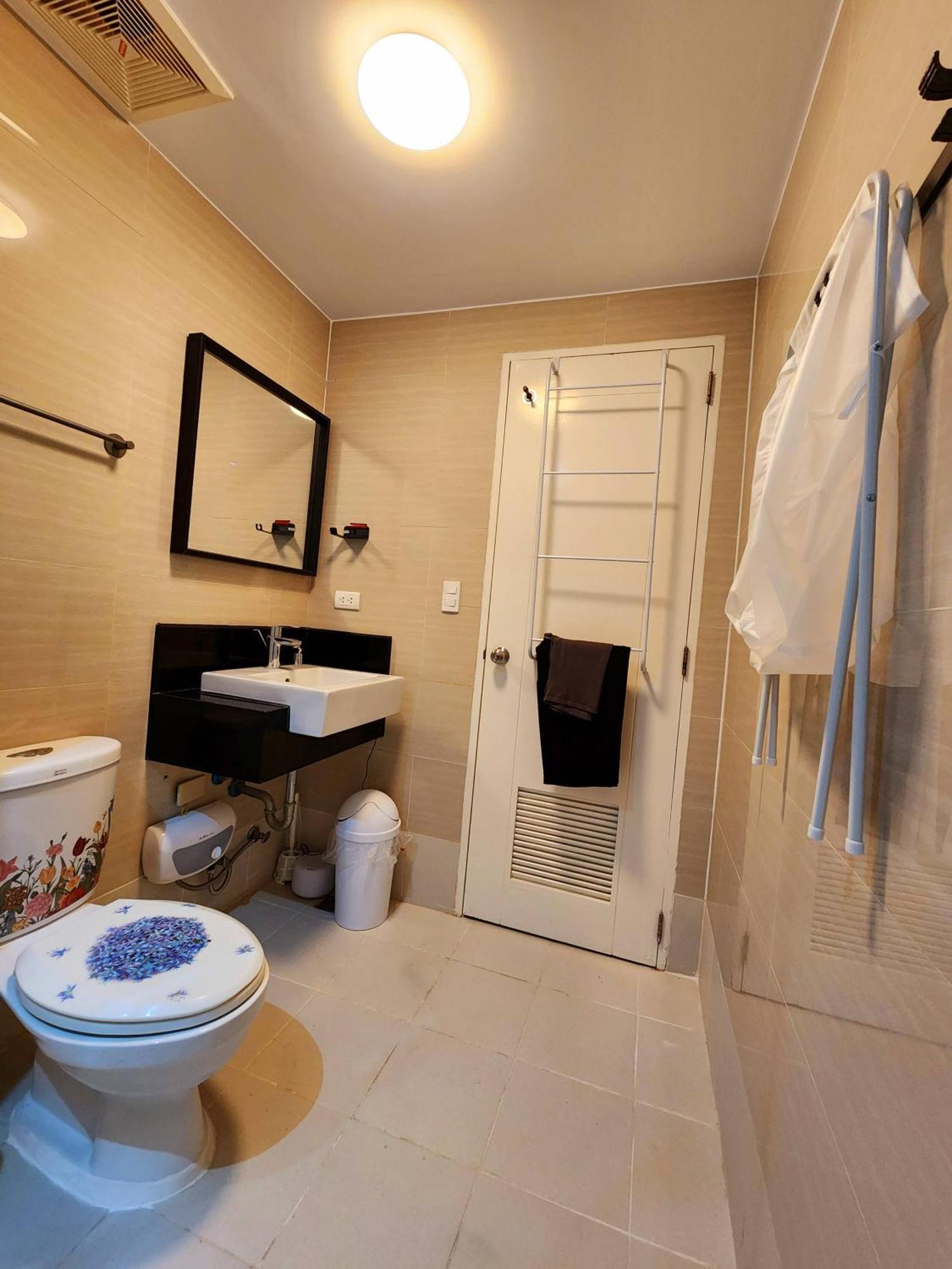 Spacious Cozy Suite At The Venice Mall With Free Parking And Washing Machine (Adults Only) Тагуиг Екстериор снимка